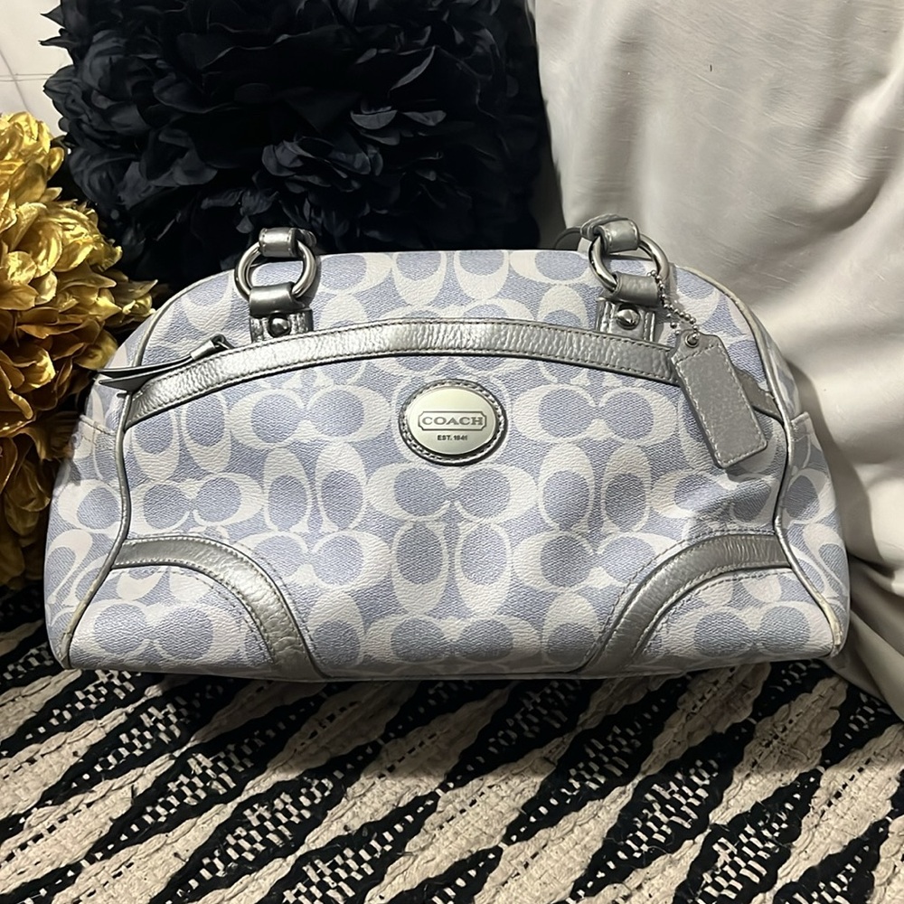 🚨🔥super cheap 🚨🔥Coach signature leather shoulder bag